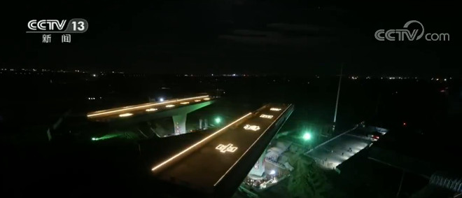 内蒙古呼和浩特三环跨铁路转体梁成功同步转体