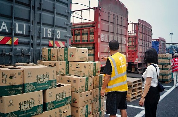 新发地开门了：瓜果蔬菜大王重装上阵