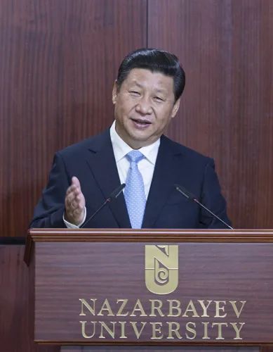 △2013年9月7日,习近平在哈萨克斯坦纳扎尔巴耶夫大学发表题为《弘扬人民友谊 共创美好未来》的重要演讲。