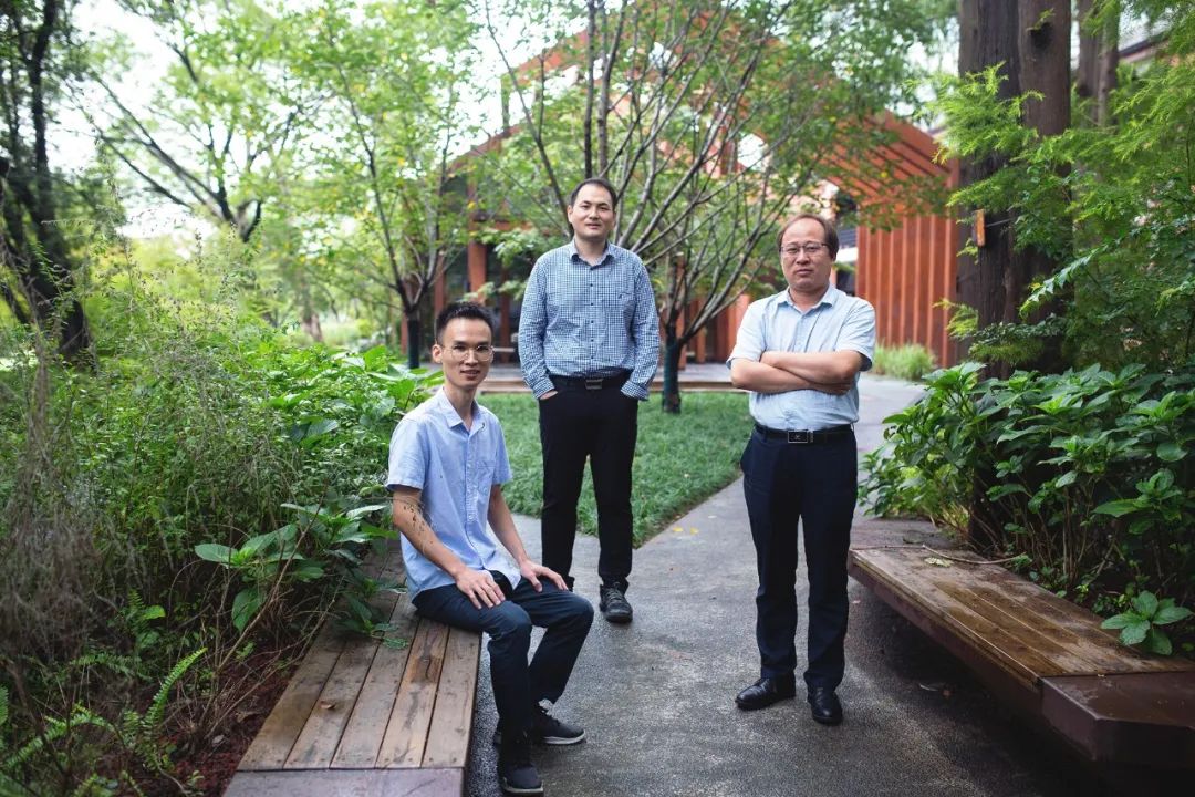 ▲化学与分子工程学院徐林传授课题组和物理与电子科学学院孙海涛研究员课题组跨学科互助