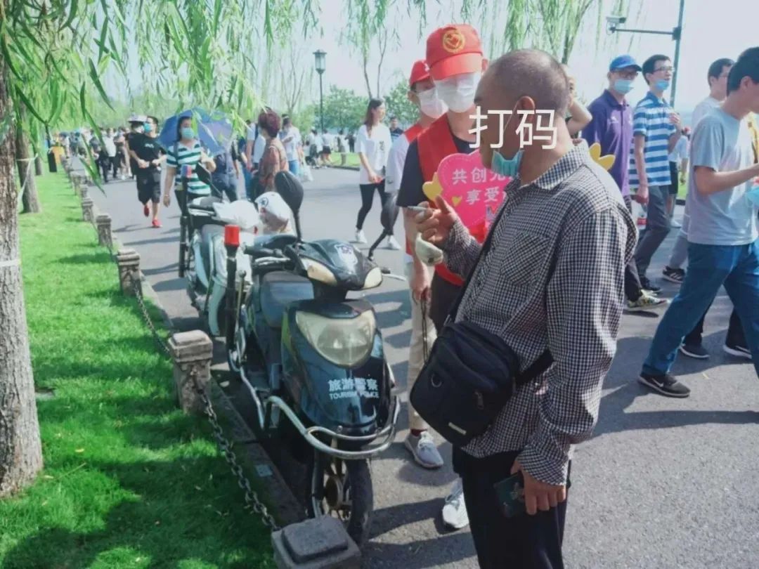 烟头减少!CD退潮!杭电志愿者见证时代风潮