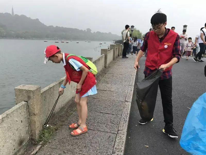 烟头减少!CD退潮!杭电志愿者见证时代风潮