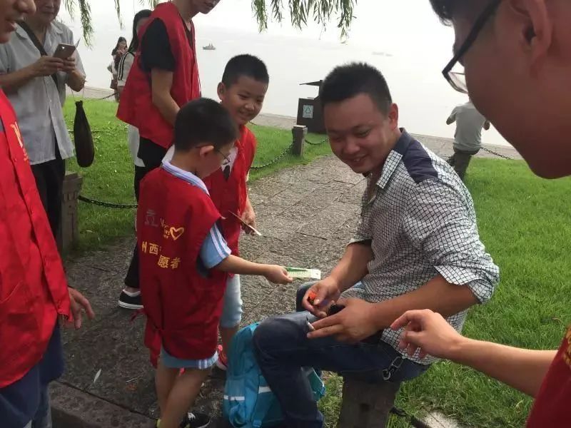 烟头减少!CD退潮!杭电志愿者见证时代风潮