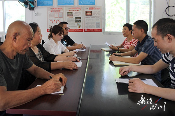 右东(黄织)组二一六个“力帮扶”脱研究量有攻坚贫(事情关胡鑫 摄)。