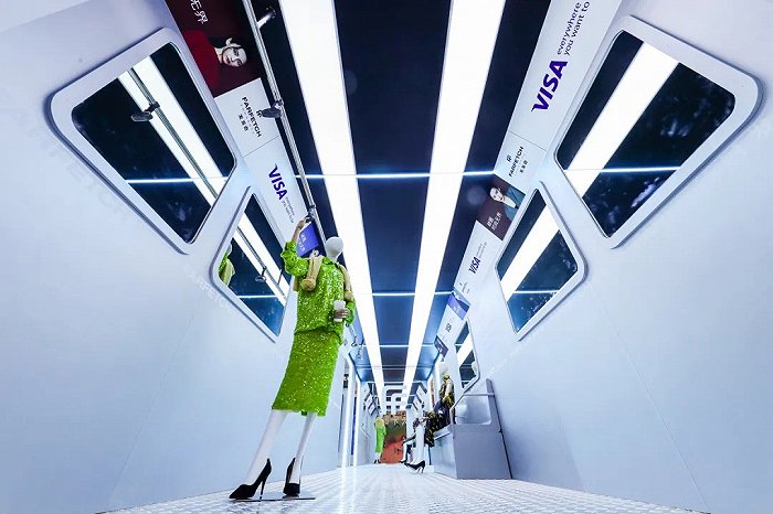 Visa与Farfetch举办的联名快闪展览。图片来源:Farfetch