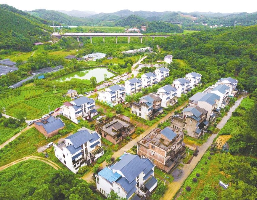 五通镇人口_桂林五通镇书画作品(2)