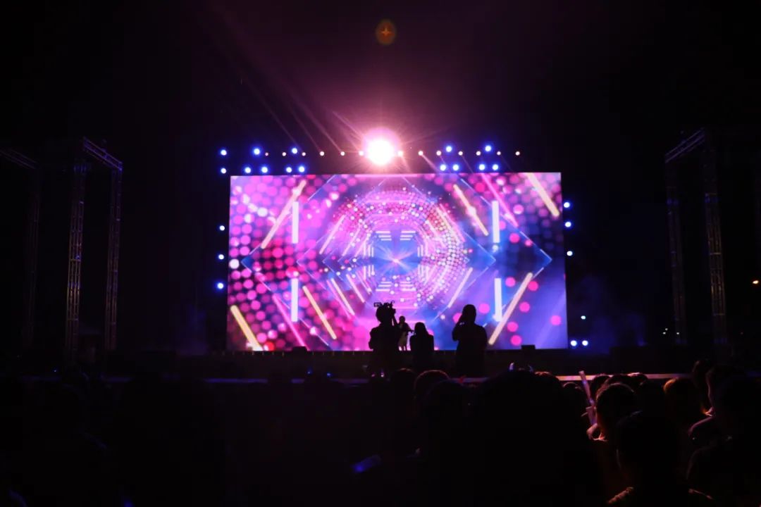 音乐会现场背景图片 2fb4-izwfpyt6208780.jpg