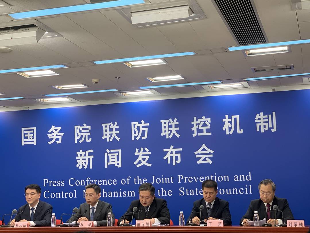 消息公布会现场。封面消息记者粟裕拍照