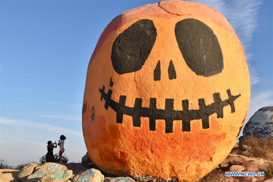 U.S.-CALIFORNIA-NORCO-PUMPKIN ROCK