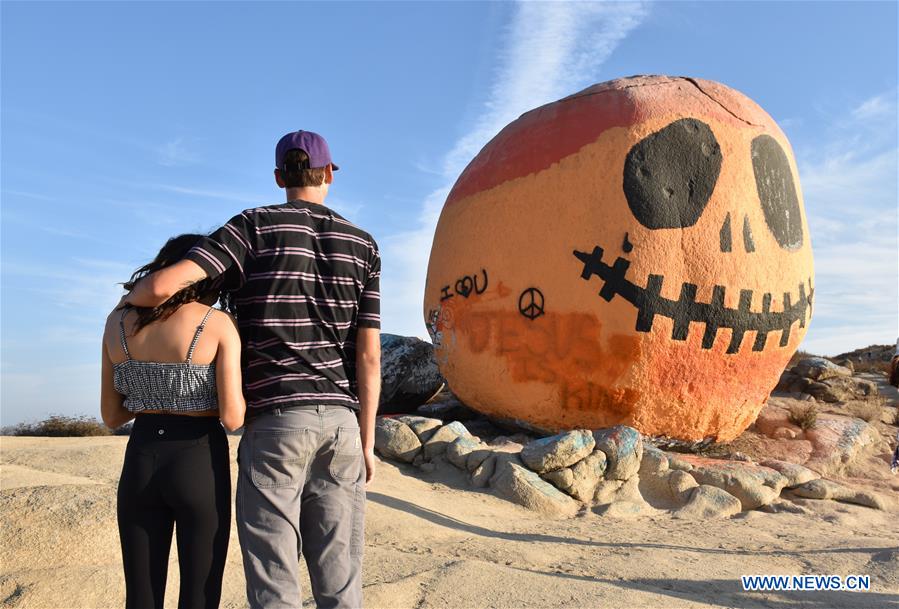 U.S.-CALIFORNIA-NORCO-PUMPKIN ROCK