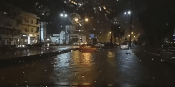 希腊克里特岛多地遭遇暴雨、冰雹和洪水冲击