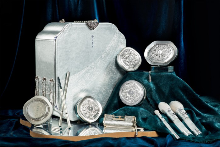 　花西子苗族印象高定系列产品