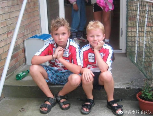 　　图:安东森(右)与格姆克(左)童年照 (图片来源:丹麦羽毛球队)