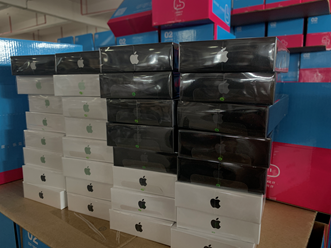 图:分期乐等待发货的iPhone 12 与iPhone 12 Pro
