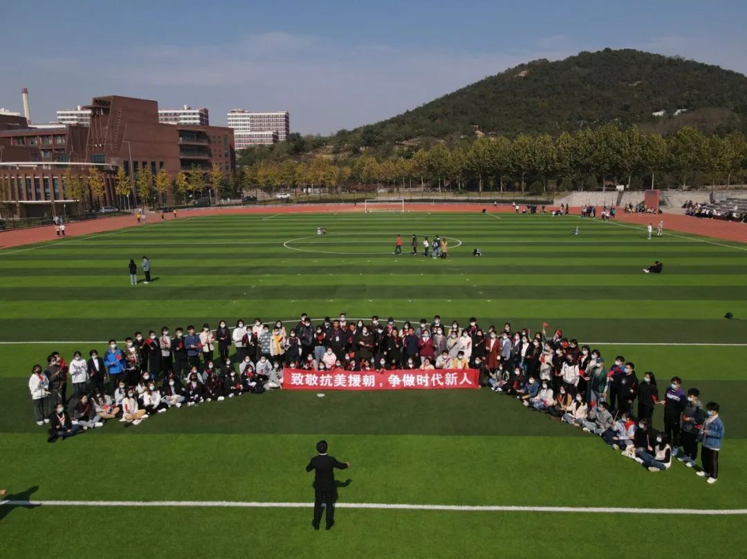 师生学唱红歌