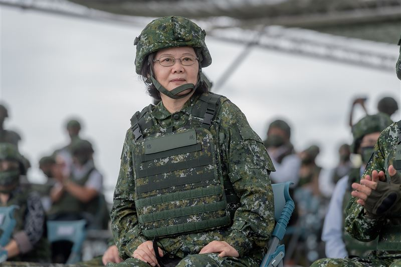 蔡英文称战车飞机声是最安心的引擎声 台网友爆