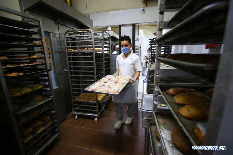Baker makes traditional Mexican bread in Mexico City World News