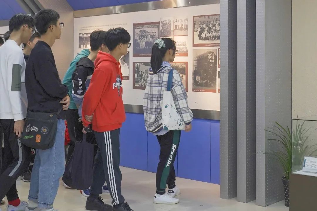 旁观武科大汗青照