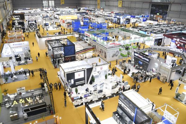  2019年11月10日，第二届中国国际进口博览会装备展区。（新华社）