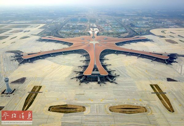  2019年9月25日，北京大兴国际机场正式通航。这是2019年6月无人机拍摄大兴国际机场航站楼。（新华社记者 张晨霖 摄 ）