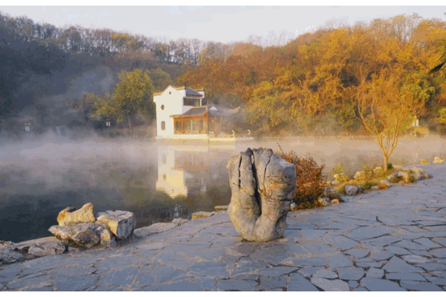 拍摄自己的倒影, 如果足够幸运,白天还可以看到湖面上形成的倒影画卷