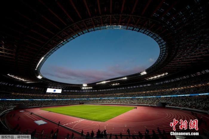  资料图：当地时间2019年12月15日，2020年东京奥运会和残奥会主场馆日本国立竞技场举行竣工仪式。