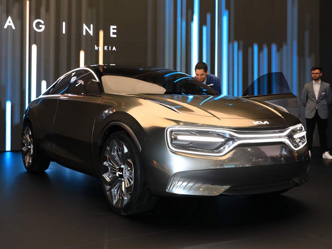 起亚将推新轿跑SUV，贯穿灯组+无框车门，21块大屏看得过来吗