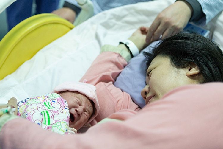 2020年1月1日0时20分,荀女士产下北京妇产医院首个“20后”宝宝,母子平安。 新京报记者 陈婉婷 摄