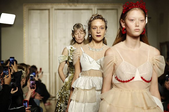 Simone Rocha 2019秋冬系列 图片来源：elle