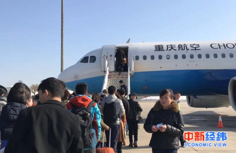 旅客登机资料图。中新经纬 熊家丽摄