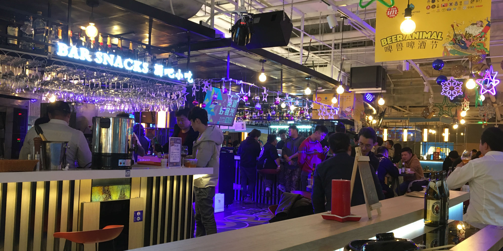 生鲜超市纷纷开酒吧 酒水行业的热闹到底醉了谁