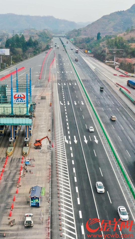 2020年1月9日，京港澳高速粤北站拆除土建工程部分完成，来往车辆通行顺畅 记者 周巍 摄