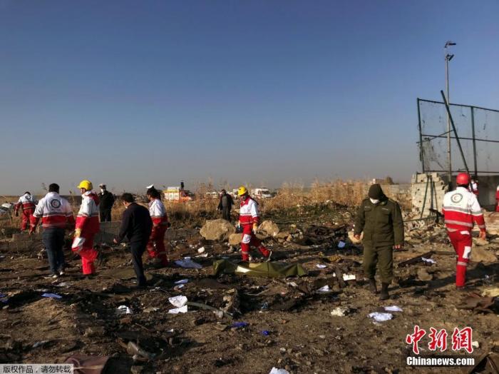 当地时间1月8日,一架载有近180人的乌克兰客机,在伊朗坠毁。