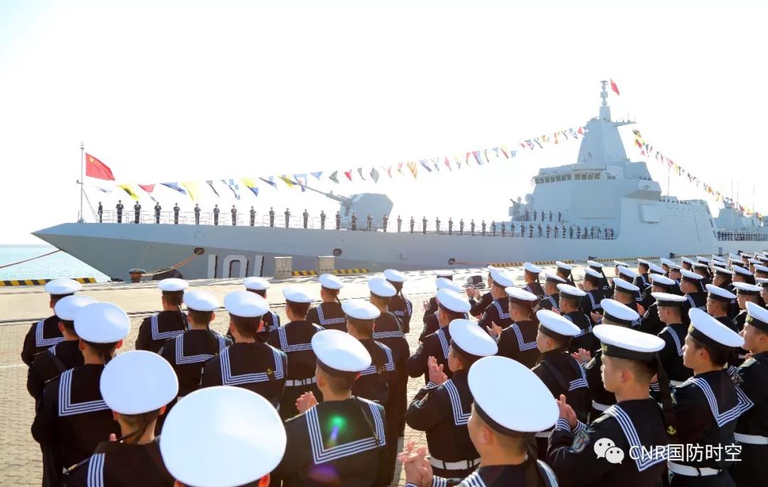 海军055型驱逐舰首舰南昌舰归建入列仪式现场。摄影:李唐