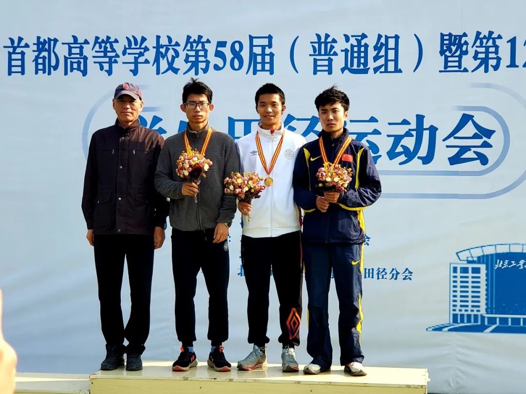 ▲男子1500米季军（右1）张学亮