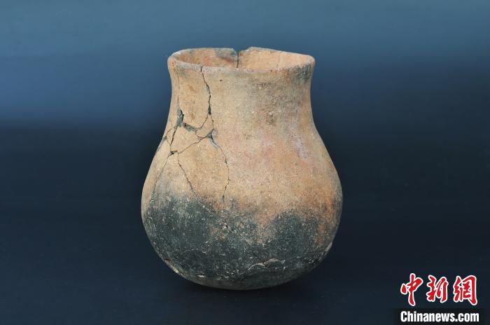 出土陶罐（陕西省考古研究院供图）