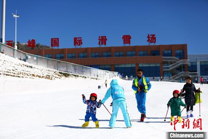 湖北武陵山区打造冰雪旅游促“冷资源”成“热