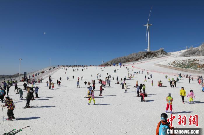 湖北武陵山区打造冰雪旅游促“冷资源”成“热