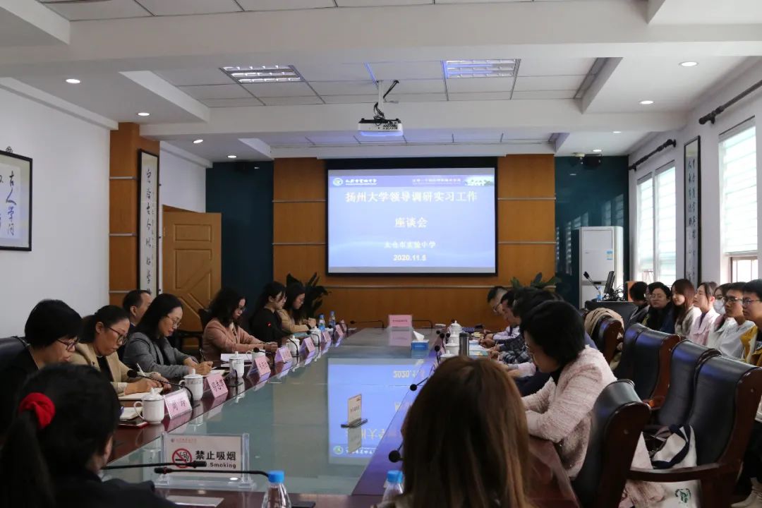△学校先生探望练习的同砚们,体贴人人的事情生涯情形