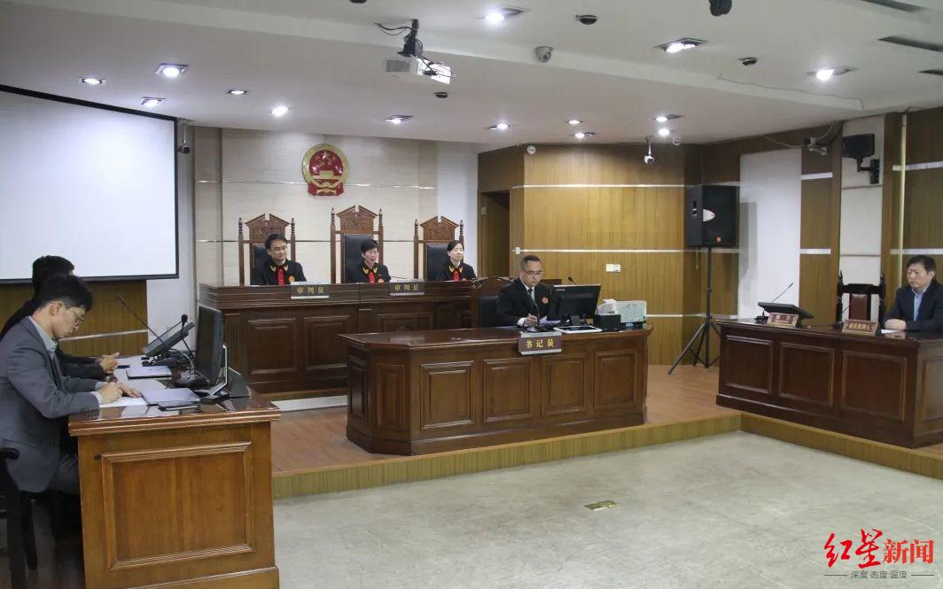 庭审现场 据富阳法院官网