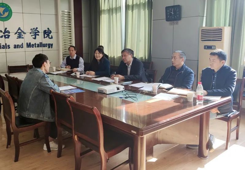 ▲ 刘百宽。为应聘研究生举行口试