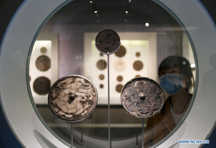 Exhibition on ancient Chinese bronze mirrors held at National Museum of