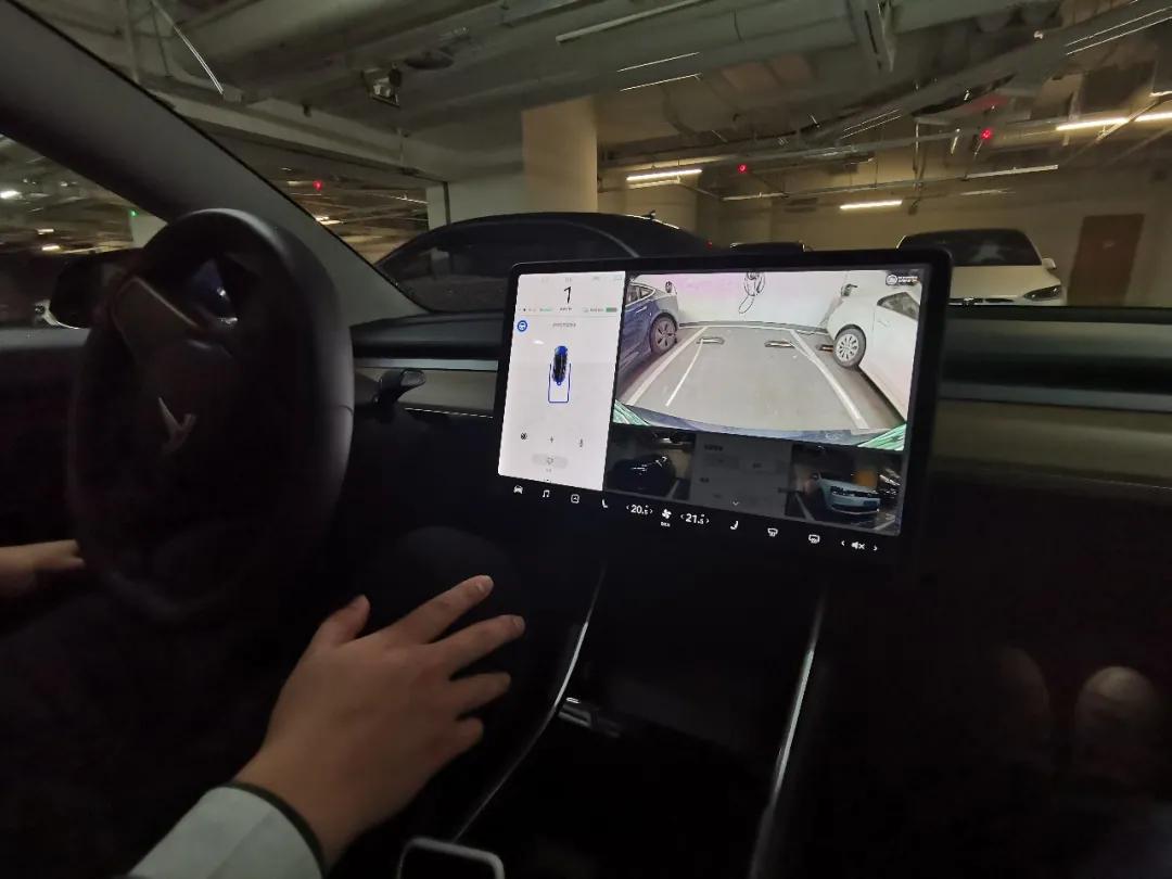 试乘特斯拉,图源:IT时报