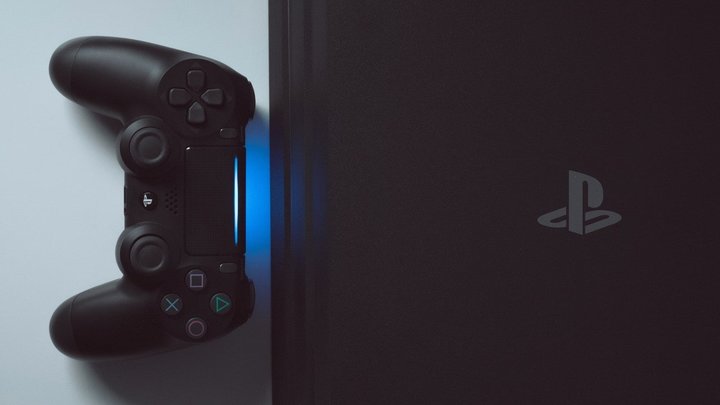 ▲ PS4 时代的手柄。图片来自:Firstpost