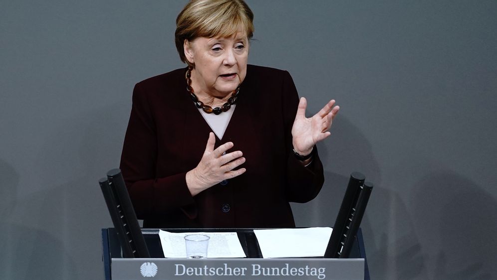 △默克尔26日在联邦议会上发言(来源:德新社)