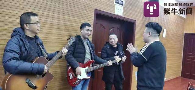 接受器官捐献的他们在练习演奏