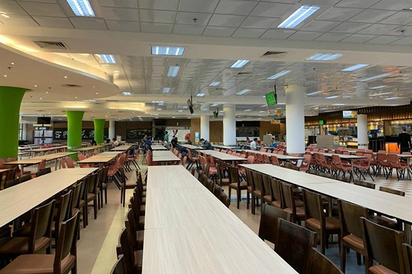 香港理工大学已更换食堂全部座椅。 图片来源 港媒