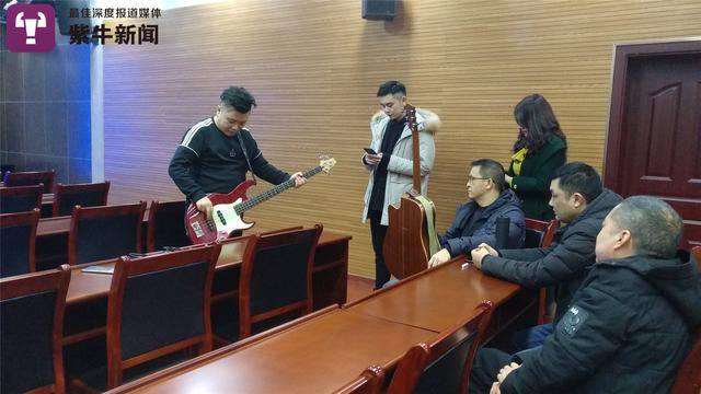 接受器官捐献的他们在练习演奏