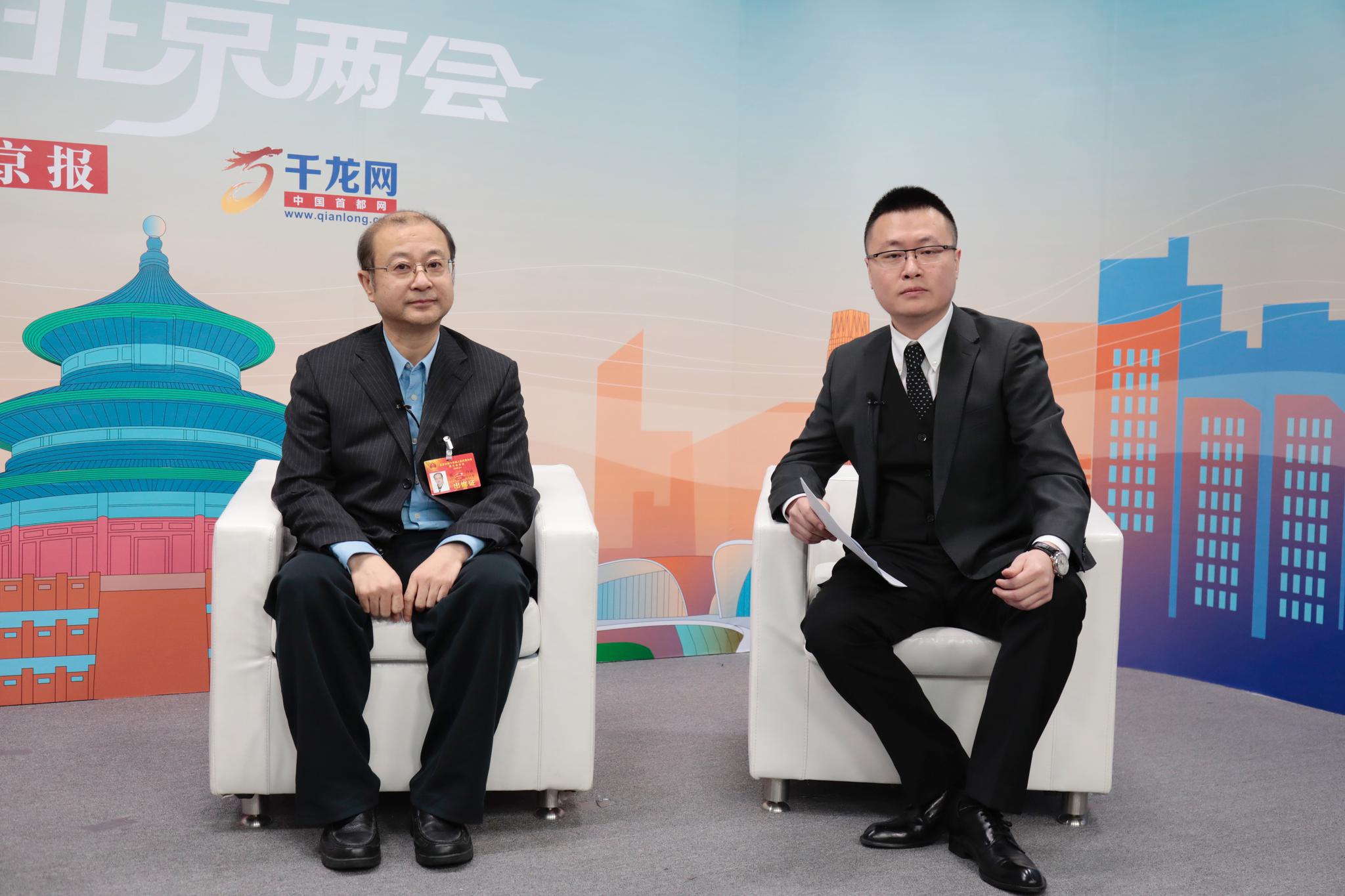 市人大代表熊辉、孟令悦接受新京报视频采访,就院前急救建言献策。摄/新京报记者 王嘉宁
