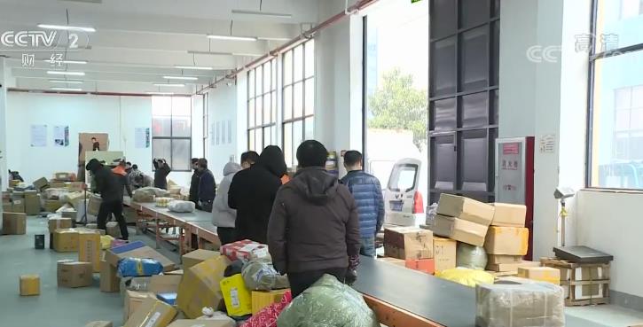 视频|年底快递量大增 快递公司、电商公司招工难